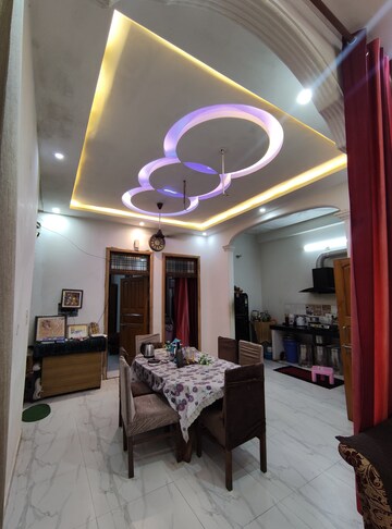 Parking in 2 BHK Builder Floor at Gomti Nagar – for Rent