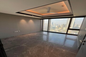 Room in 4 BHK Apartment at Lodha Trump Tower, Worli – for Rent