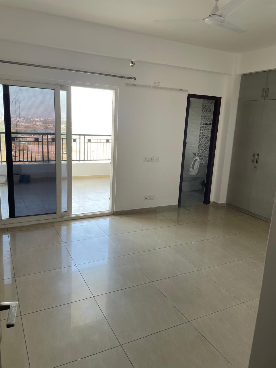 3 BHK + Servant Room Apartment For Sale in Jaypee Kalypso Court