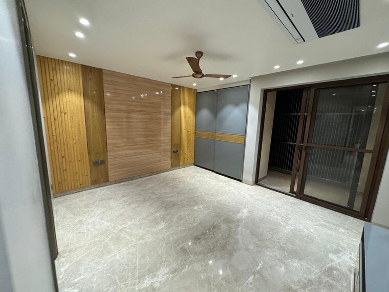 Room, sector 107 3 Bedroom 1838 Sq.Ft. Builder Floor In Sector 107 Noida 8631807