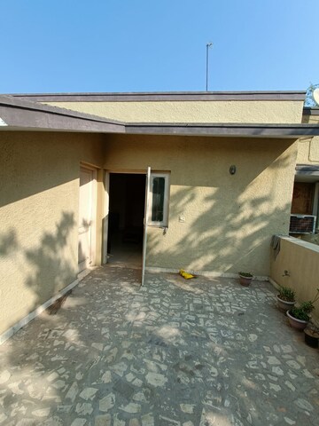 1 BHK Builder Floor – Exterior View View at Paryavaran Complex - for Rent
