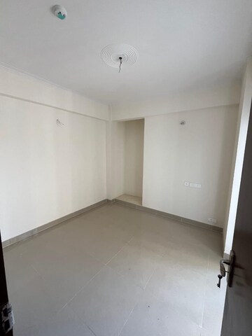 Room in 2 BHK Apartment at Amrapali Terrace Homes, Tech Zone 4 Greater Noida – for Rent