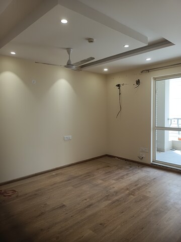 Room in 4 BHK Apartment at Lotus Panache, Sector 110 – for Rent