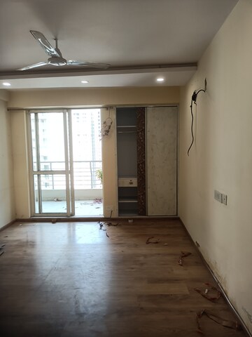 Room in 4 BHK Apartment at Lotus Panache, Sector 110 – for Rent