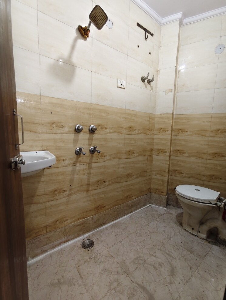 Bathroom, govindpuri 1 Bedroom 450 Sq.Ft. Builder Floor In Govindpuri Delhi 8631882
