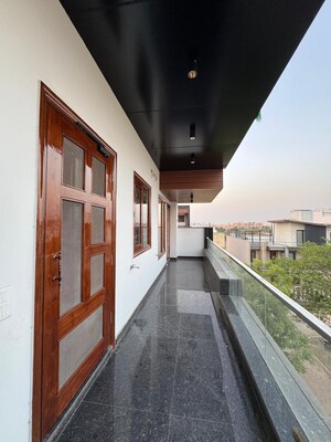 Building Lobby in 5 BHK Builder Floor at BP Homes, Sector 85 – for Sale