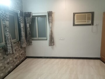 Room in 3 BHK Apartment at Shilpa Apartment Santacruz West, Santacruz West – for Rent