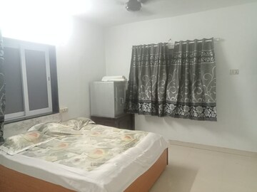Bedroom in 3 BHK Apartment at Shilpa Apartment Santacruz West, Santacruz West – for Rent
