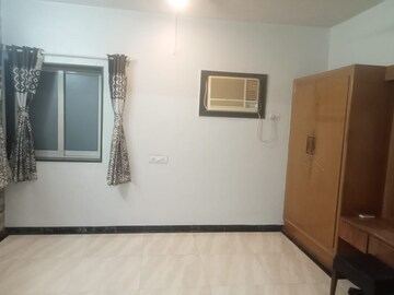 Room in 3 BHK Apartment at Shilpa Apartment Santacruz West, Santacruz West – for Rent