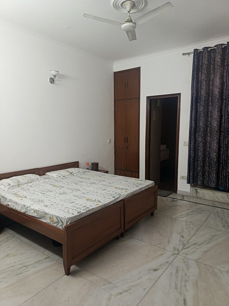 Bedroom, sector 31 2 Bedroom 170 Sq.Mt. Villa In Sector 31 Noida 8631986