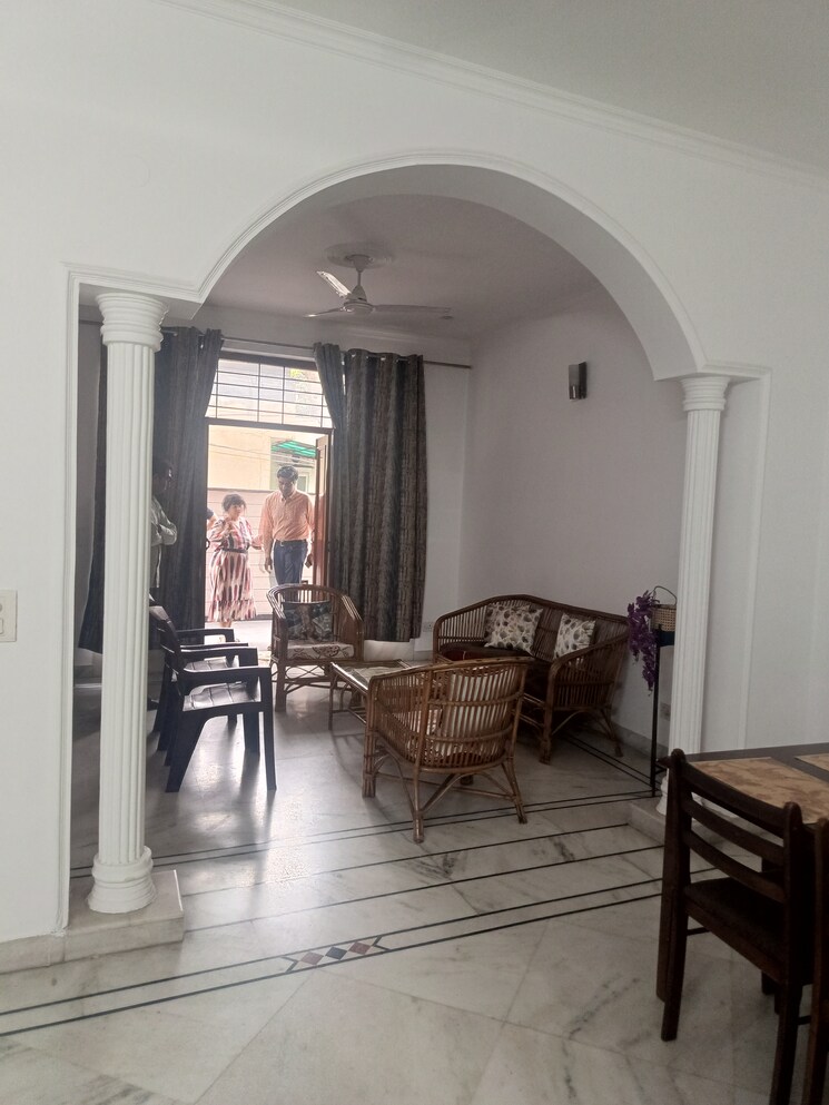 Gym, sector 31 2 Bedroom 170 Sq.Mt. Villa In Sector 31 Noida 8631986