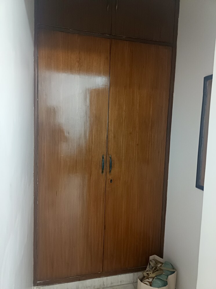 undefined, sector 31 2 Bedroom 170 Sq.Mt. Villa In Sector 31 Noida 8631986