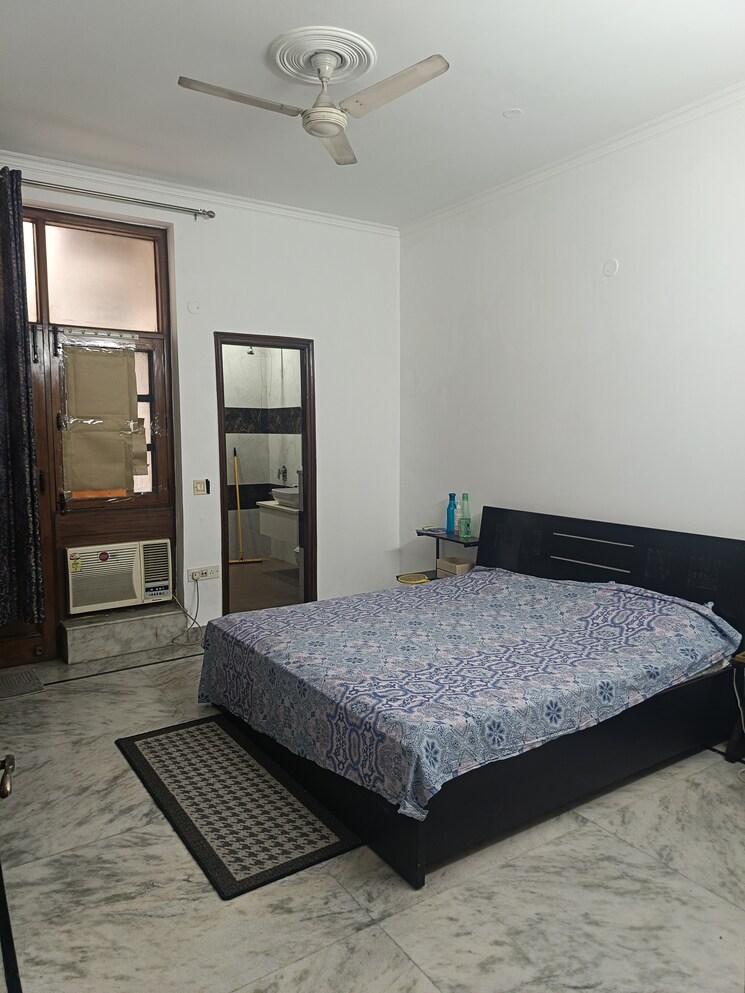 Bedroom, sector 31 2 Bedroom 170 Sq.Mt. Villa In Sector 31 Noida 8631986