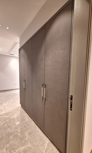 Room in 4 BHK Builder Floor at Sushant Lok ii – for Sale