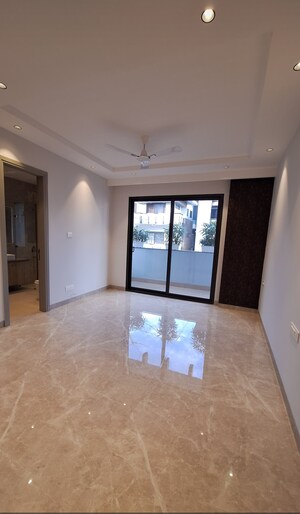 Room in 4 BHK Builder Floor at Sushant Lok ii – for Sale