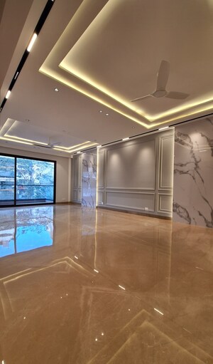 Room in 4 BHK Builder Floor at Sushant Lok ii – for Sale