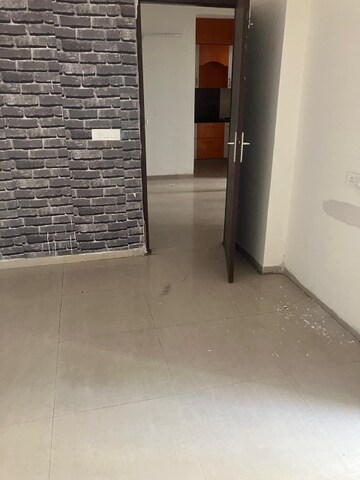 Room in 2 BHK Apartment at Nirala Estate, Tech Zone 4 Greater Noida – for Rent