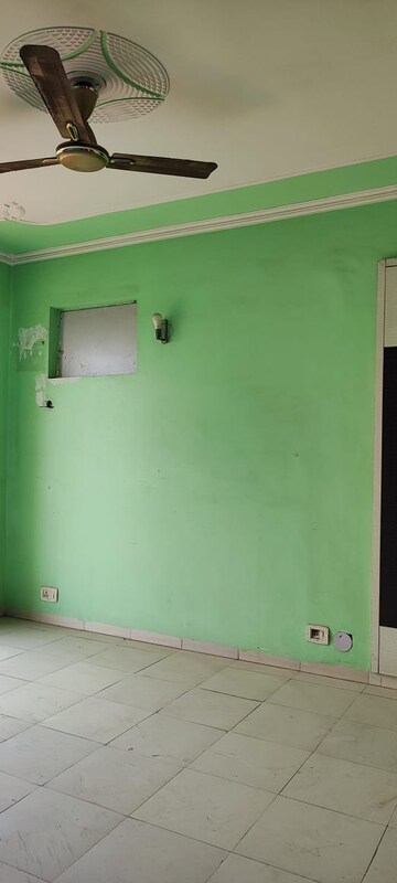 Room in 2 BHK Apartment at Shiv Sai Ozone Park, Sector 86 – for Rent