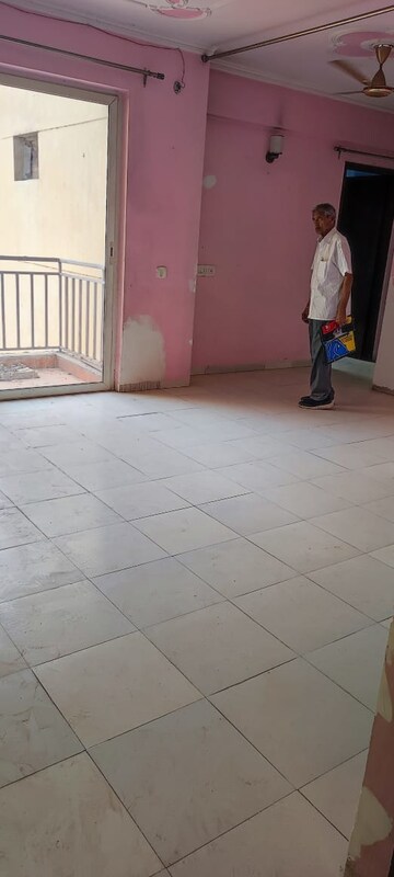 Room in 2 BHK Apartment at Shiv Sai Ozone Park, Sector 86 – for Rent