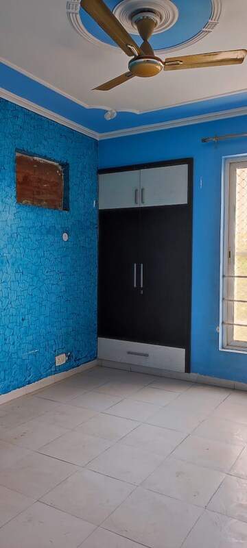 Room in 2 BHK Apartment at Shiv Sai Ozone Park, Sector 86 – for Rent