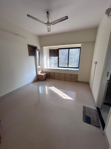 Room in 3 BHK Apartment at Lakshachandi Heights, Goregaon East – for Rent