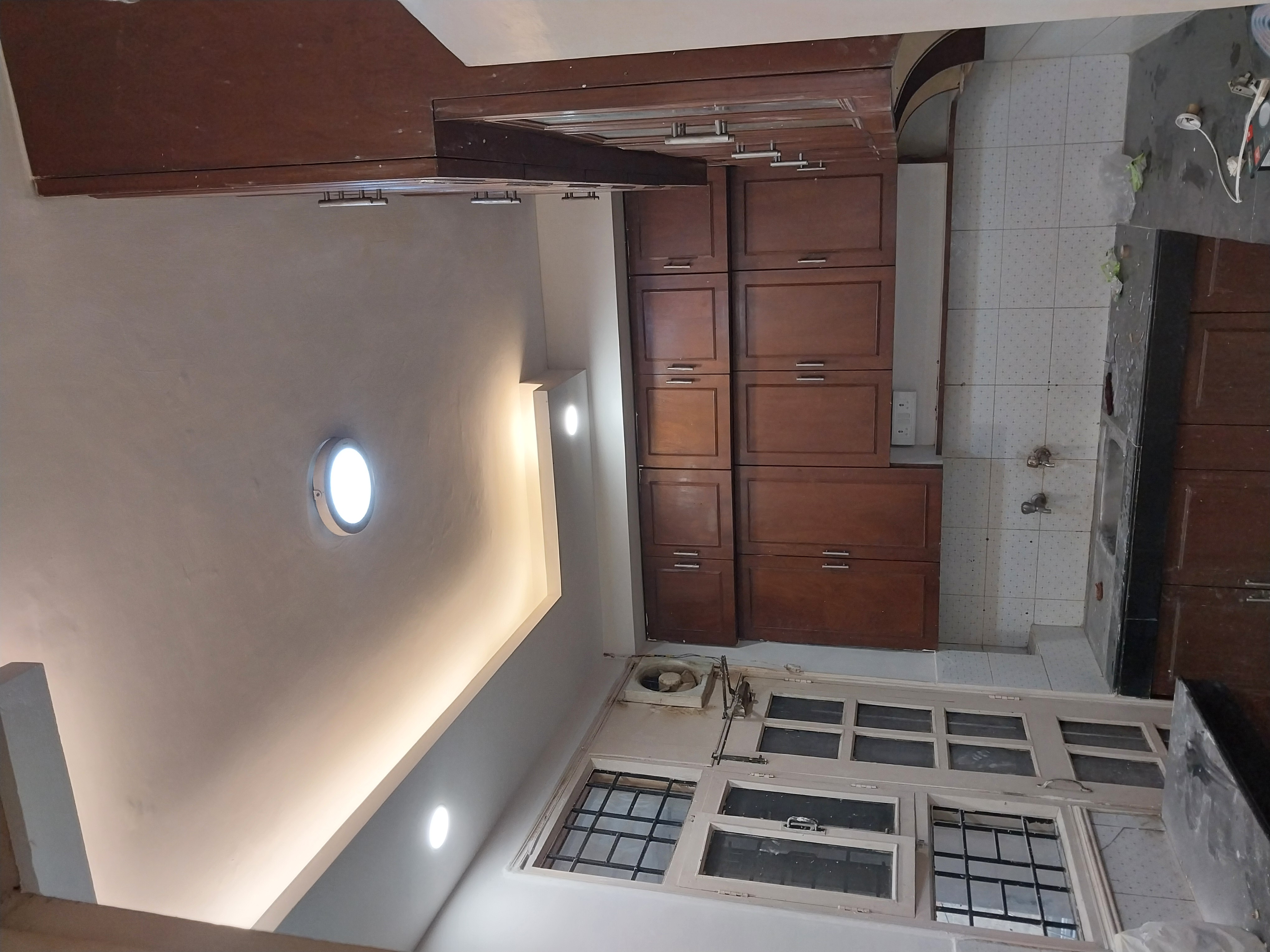 3.5 BHK + Pooja Room,Servant Room Builder Floor For Rent in Unitech South City II