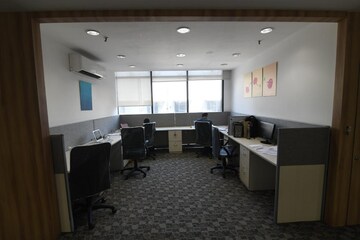  Office Space For Rent in Malad West