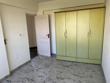 Room in 3 BHK Apartment at Hiranandani Gardens Valencia, Powai – for Rent