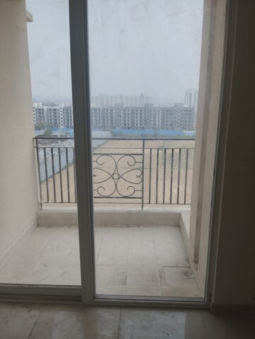 Room in 2.5 BHK Apartment at Signature The Millennia 2, Sector 37d – for Rent