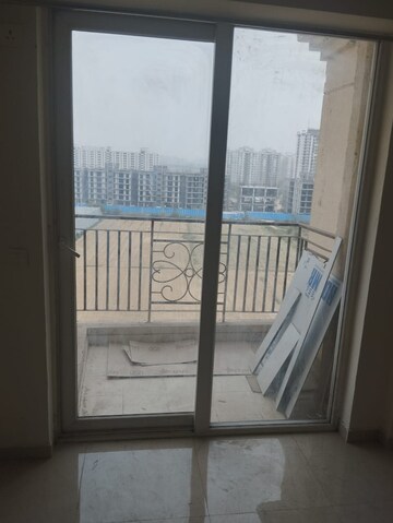 Room in 2.5 BHK Apartment at Signature The Millennia 2, Sector 37d – for Rent