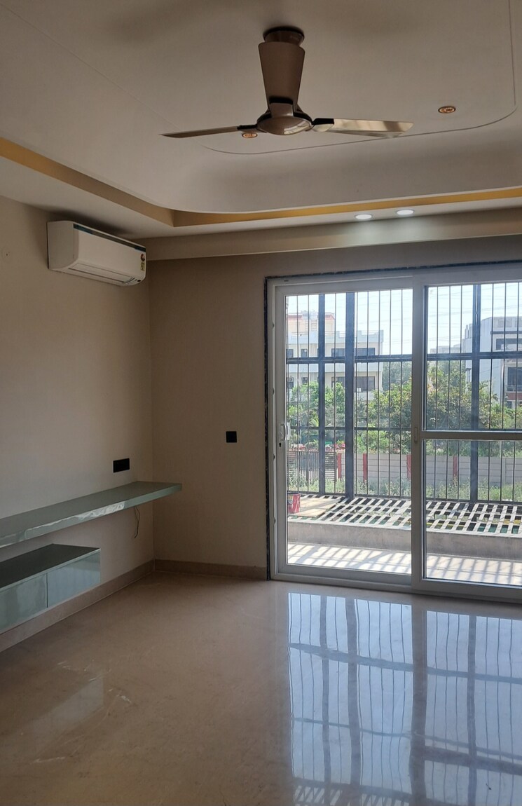 Balcony, sector 57 3 Bedroom 2300 Sq.Ft. Builder Floor In Sector 57 Gurgaon 8632239