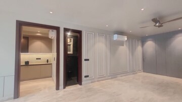 Building Lobby in 4 BHK Builder Floor at South City 1 – for Sale