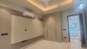 Building Lobby in 4 BHK Builder Floor at South City 1 – for Sale