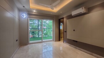 Room in 4 BHK Builder Floor at South City 1 – for Sale