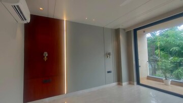 Room in 4 BHK Builder Floor at South City 1 – for Sale