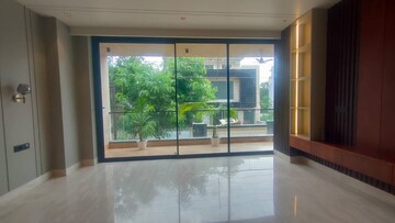 Room in 4 BHK Builder Floor at South City 1 – for Sale
