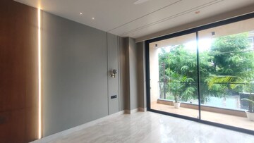 Room in 4 BHK Builder Floor at South City 1 – for Sale