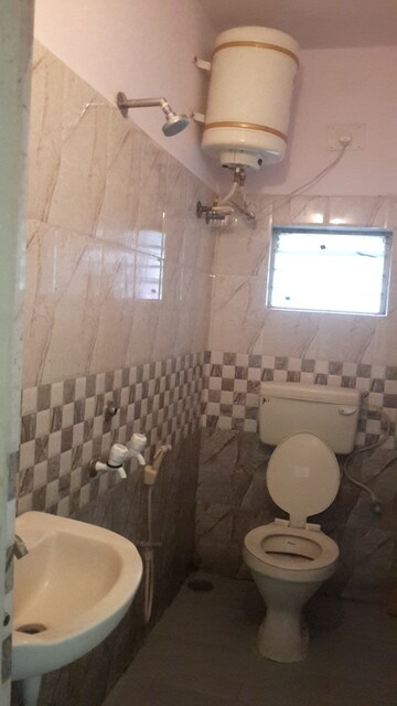 Bathroom in 1 RK Independent House at Rt Nagar – for Rent
