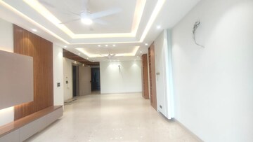 Building Lobby in 4 BHK Builder Floor at South City 1 – for Sale