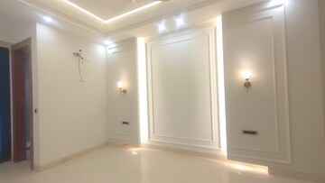 Room in 4 BHK Builder Floor at South City 1 – for Sale