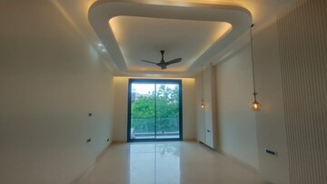 Room in 4 BHK Builder Floor at South City 1 – for Sale