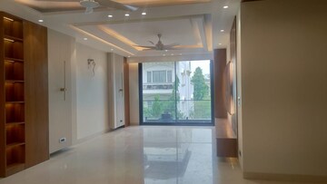 Room in 4 BHK Builder Floor at South City 1 – for Sale