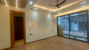 Room in 4 BHK Builder Floor at South City 1 – for Sale