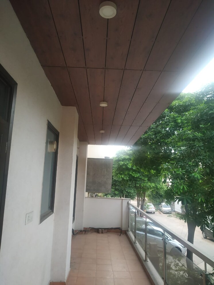 Balcony, vipul-world-floors 3 Bedroom 2500 Sq.Ft. Apartment In Sector 48 Gurgaon 8632308