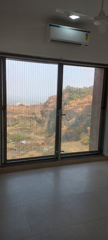 Room in 2 BHK Apartment at Kanakia Silicon Valley, Powai – for Rent