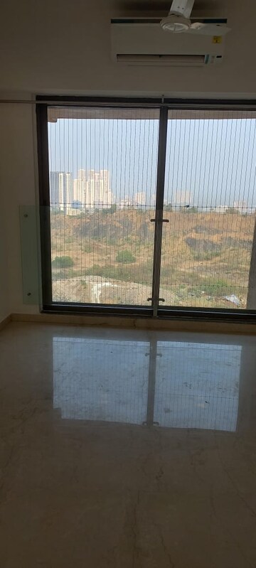 Room in 2 BHK Apartment at Kanakia Silicon Valley, Powai – for Rent