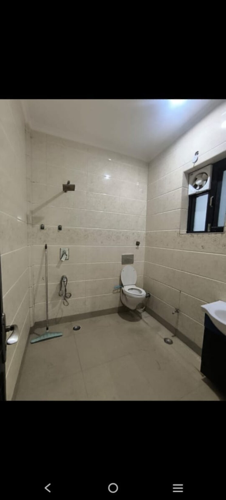 Bathroom, dlf-green-avenue 3.5 Bedroom 2400 Sq.Ft. Builder Floor In Dlf Phase iv Gurgaon 8632455