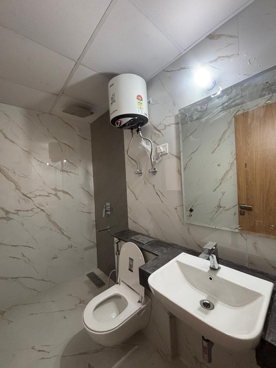 4 BHK + Pooja Room Builder Floor For Rent in Unitech Arcadia