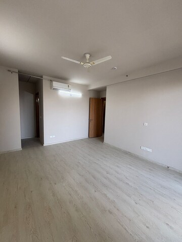Room in 4 BHK Builder Floor at Unitech Arcadia, South City 2 – for Rent