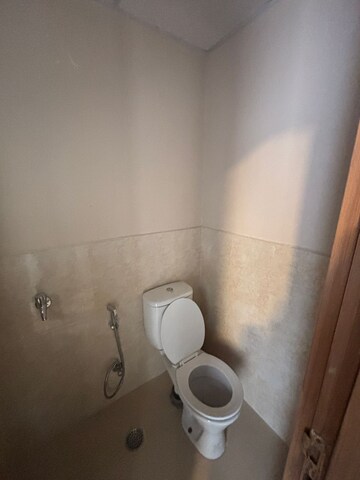 Bathroom in 4 BHK Builder Floor at Unitech Arcadia, South City 2 – for Rent